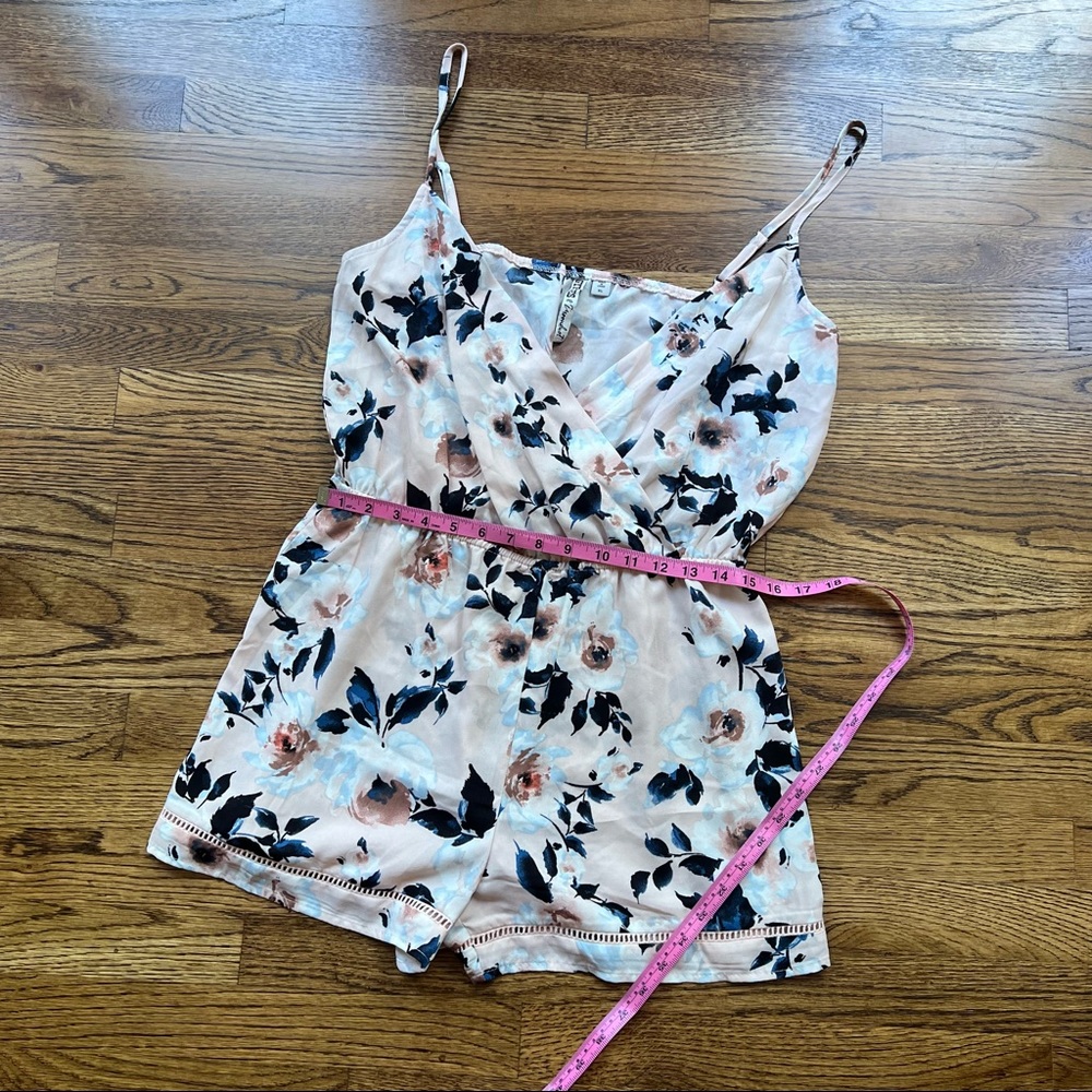 Gypsies & Moondust floral romper - Picture 8 of 11